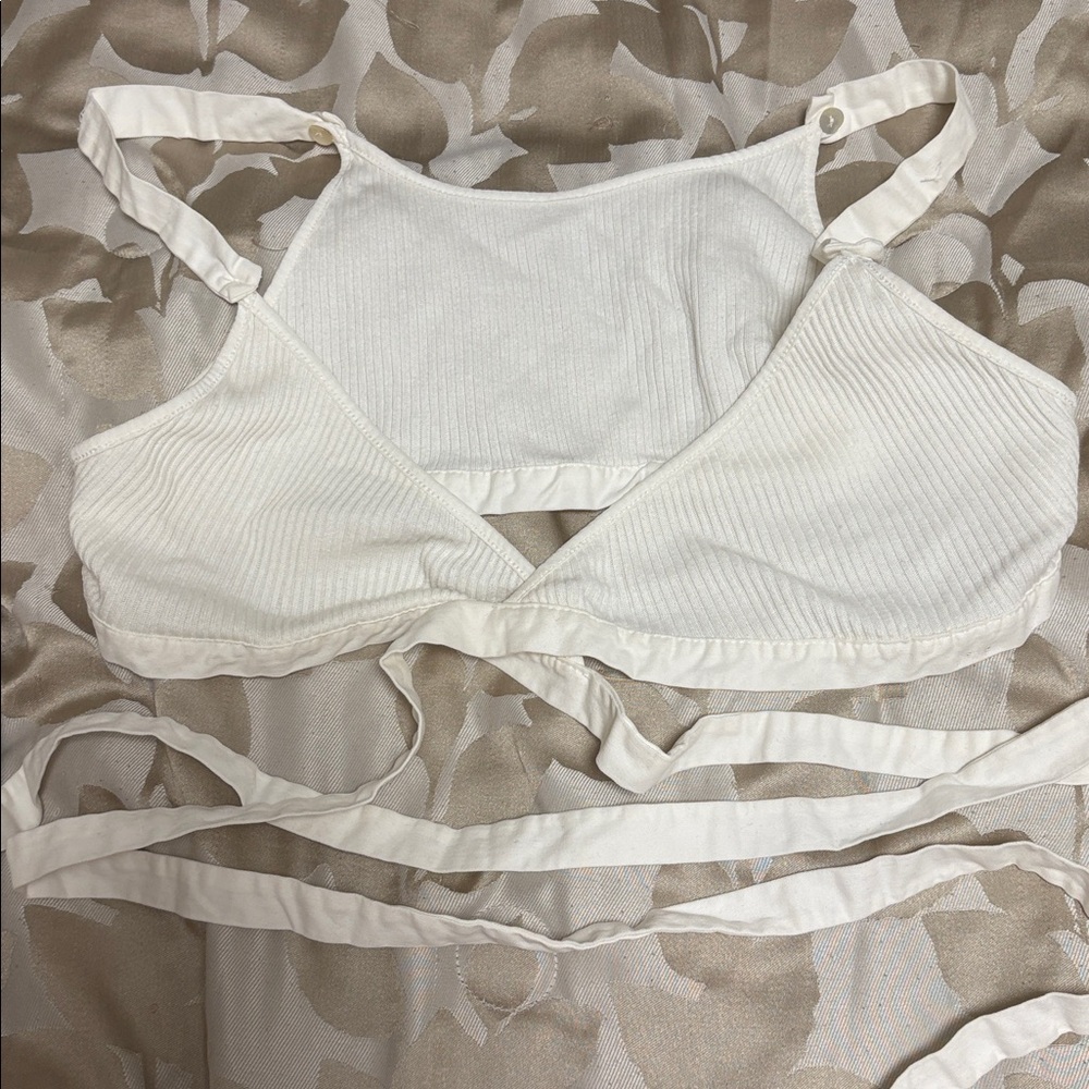Chic White Strappy Crop top